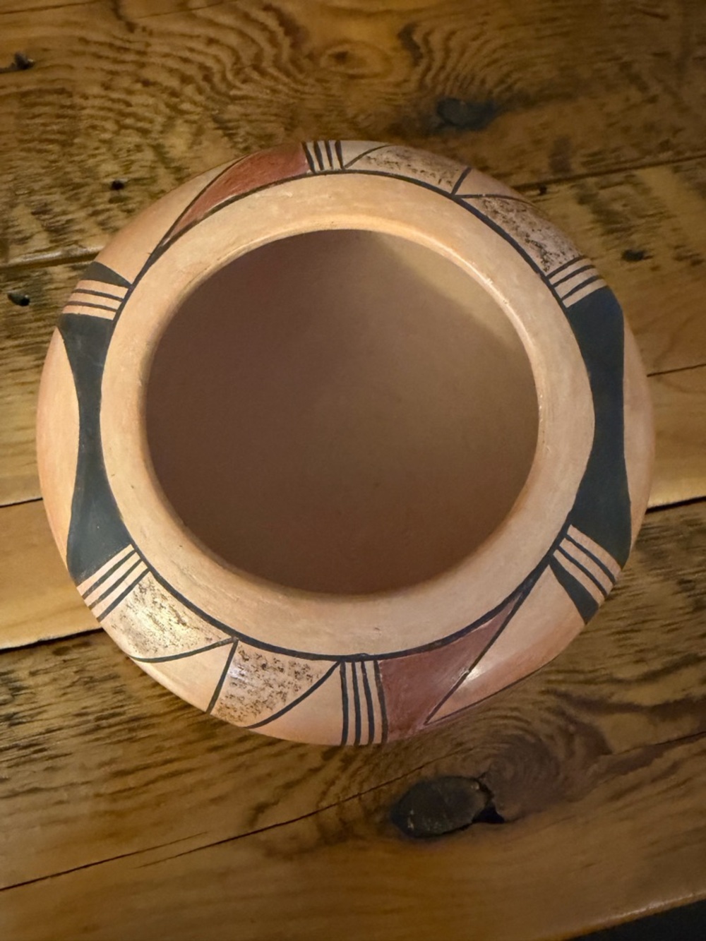 Beautiful vintage Hopi pottery piece signed by renowned Hopi artist Stella Huma. - Picture 11 of 13